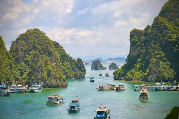 Croisière baie d'halong : guides, tarifs et conseils essentiels